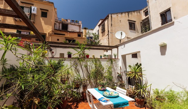 At Kalsa Quiet & Flowered Terrace Free Parking! Ideal for remote working!