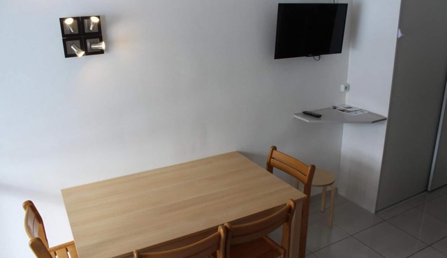 At the foot of shops, 4th floor, balcony, tv, 27m², Superdévoluy