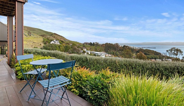 Atawhai Waterfront Views - Nelson Holiday Unit