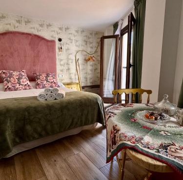 ATENEO CUENCA Suites con cocina en el casco histórico