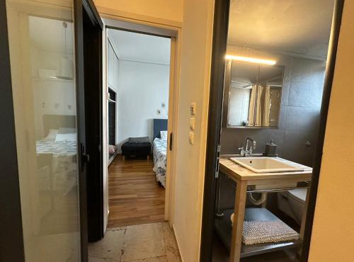 Athens Urban easy access bright en-suites with kitchen for 4 with 2 Bedrooms, 2 Bathrooms Elevator Open to monthly rent
