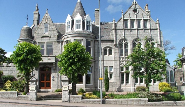 Atholl Hotel
