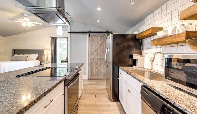 Atlanta Vacation Rental: 9 Mi to Downtown!
