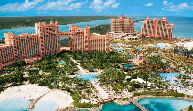 Atlantis Harborside, Paradise Island FREE Atlantis Park Day Passes