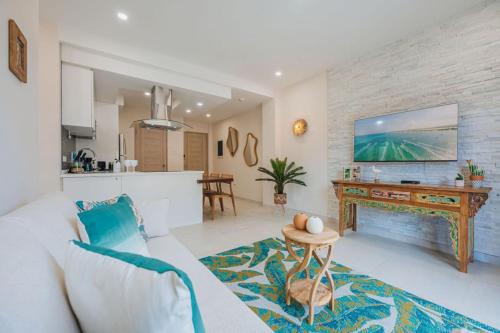 AtMonchi Stylish Condo