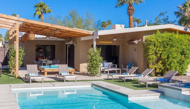 Atomic Ranch Heaven - Pool, Spa & Mountain Views