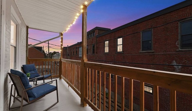 Atown Hidden Gem - Balcony