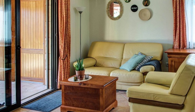Attached house with garden for 2 people and a baby in a small-scale park