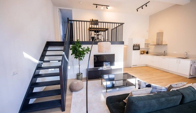 Attentive 2 Bed Serviced Apartment 92m2 -ESS38A-
