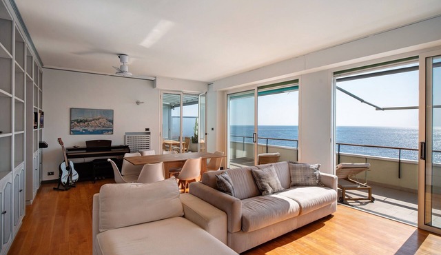 Attic 'Sea Side Home Vista Mare' with sea view, private terrace and Wi-Fi