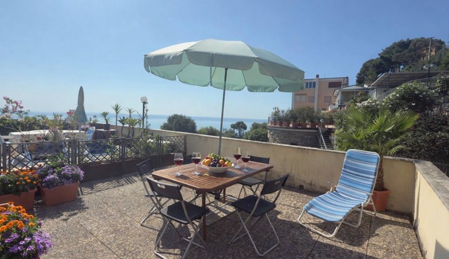 Attico Vista Mare con terrazza e posto auto