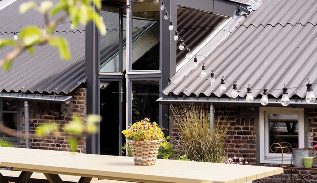 Attractive and luxurious farmhouse for groups! A 5-minute drive from the heart of Maastricht