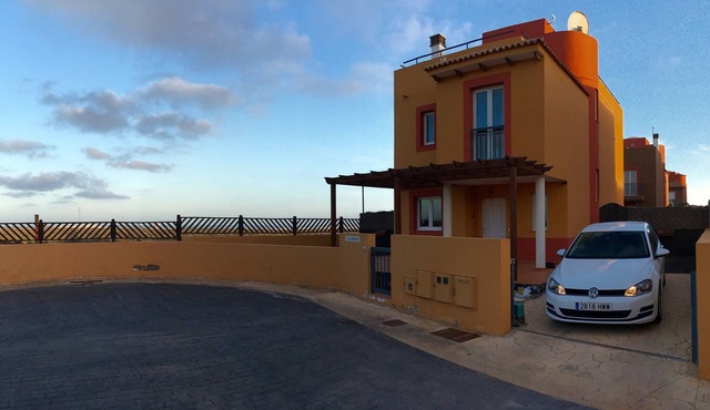 ATTRACTIVE FRONT LINE detached villa with SUPERB Jacuzzi & Tiki Rooftop Bar
