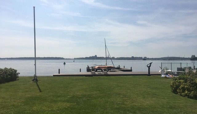 Attractive holiday home right on the Veerse Meer with a view of Veere