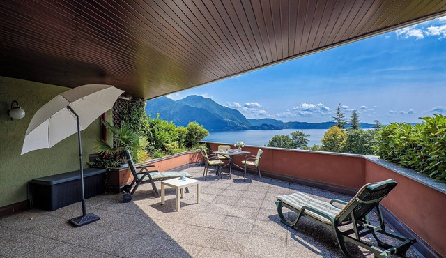 Attractive studio with balcony, pool and dream view