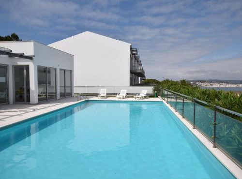 Attractive Villa in Salir Do Porto