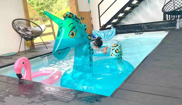 Au chant du ruisseau (accommodation with swimming pool)