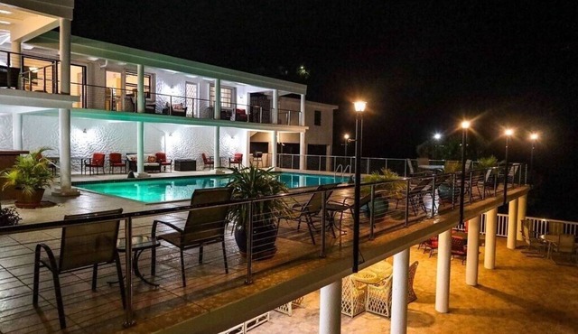Aubrey Villa Sleeps 12 w/Pool and Centrally Located