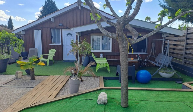 Audenge chalet with terrace, pool & parking