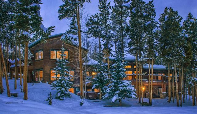 August Availability! Great Layout/Views/HotTub/PoolTable/Grills/HikeOutTheDoor!