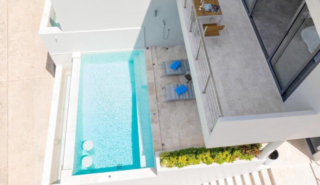 AUGUST POOL VILLA