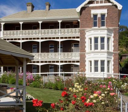 Auldington Hotel