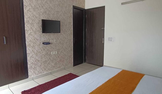 AuraBnB Homes:-Discover Comfort of Our 2BHK with Balcony Sec-46