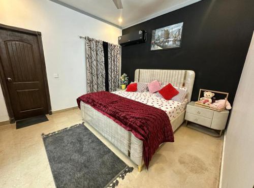 AuraStays