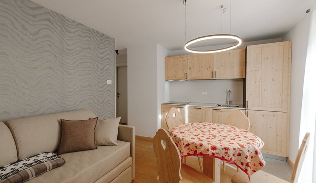 Aurone Apartment with Mountain Views, Shared Garden, and Wi-Fi
