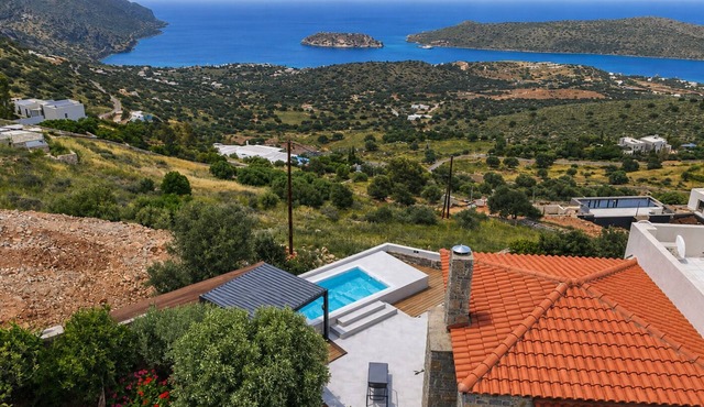 Aurora, Spinalonga Garden Cottage with Jacuzzi Mini Pool