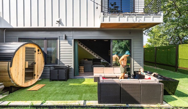 Austin 4BD Oasis with Sauna, Cold Plunge, Beauty Bar