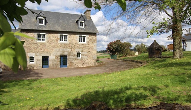Authentic 3-Bedroom House with Garden near Mont-Saint-Michel
