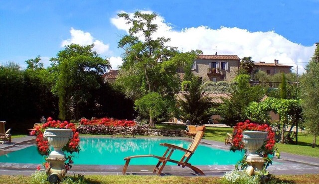 Authentic 13 century Townhouse Private Pool in Chianti Hamlet c