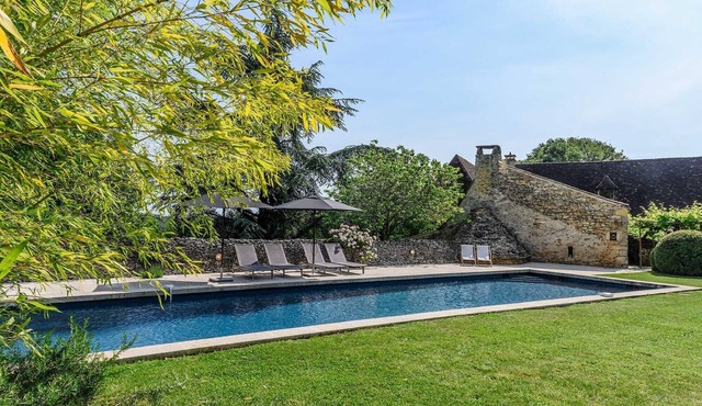 Authentic Restored Estate near Sarlat - 6 Bedrooms & 6 Bathrooms - Pool & Calm