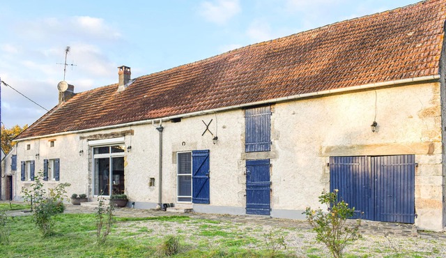 Authentic and spacious country house in a quiet location of Brigueil-le-Chantre.