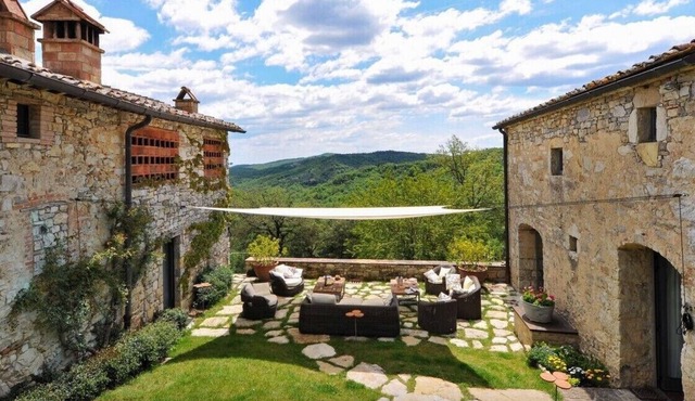 Authentic and Exclusive Tuscan Villa for an Idyllic Vacation in Chianti
