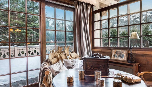 Authentic and spacious chalet with jacuzzi and hammam, near Méribel center