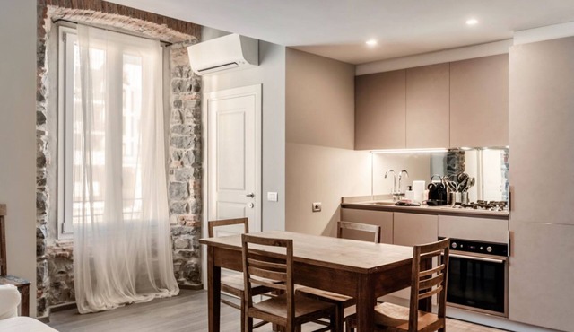 Authentic Atmosphere in Como (Romantic Chic)