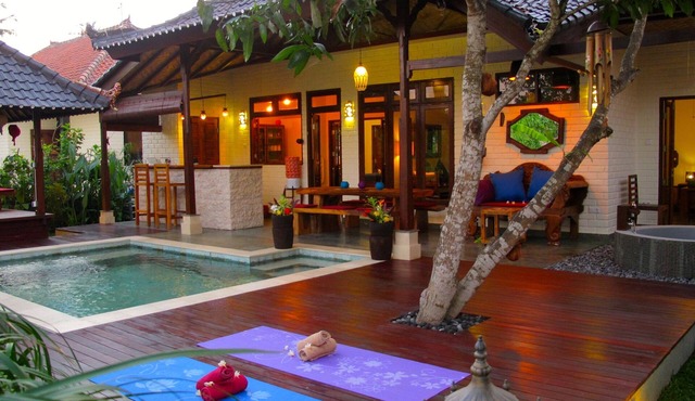 Authentic Bali Beach Getaway with private pool & WIFI