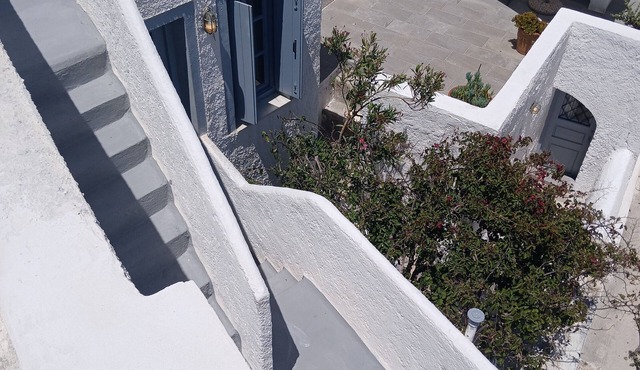 Authentic Castle House in Santorini(sleeps 5)
