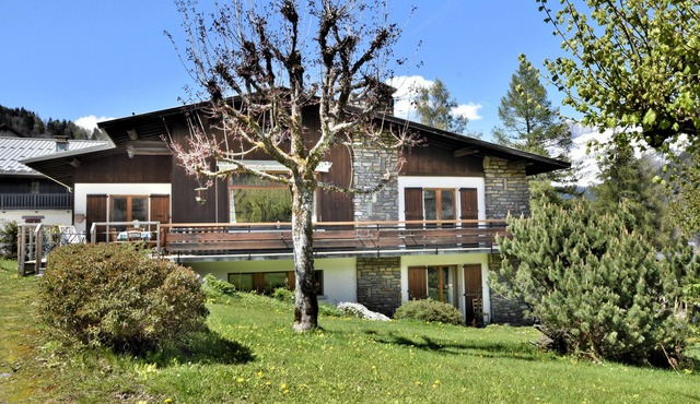 Authentic chalet at the foot of the Mont Blanc range