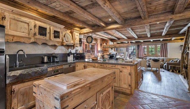 Authentic chalet with jacuzzi, sauna and parking for 12 people
