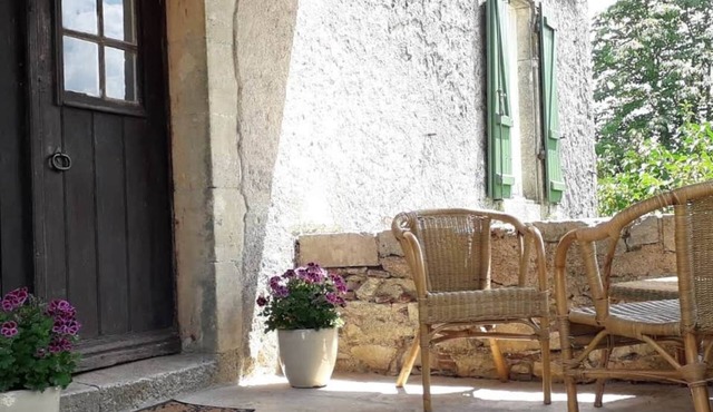 Authentic country cottage with private pool
