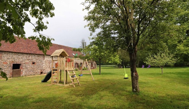 Authentic farmhouse in Perche Ornais with WIFI, perfect for remote work