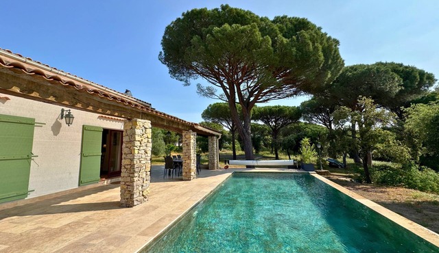 Authentic villa with heated pool, calm & nature