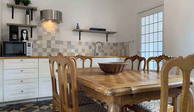 Authentic ground floor apartment (6p) near Maastricht