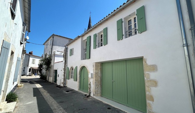 Authentic home in the heart of La Couarde sur mer