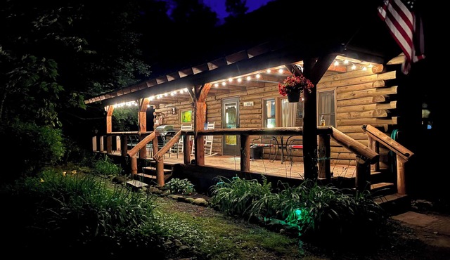 Authentic Log Cabin! Fun for families/Near Owl's Nest/20 min. from Loon!