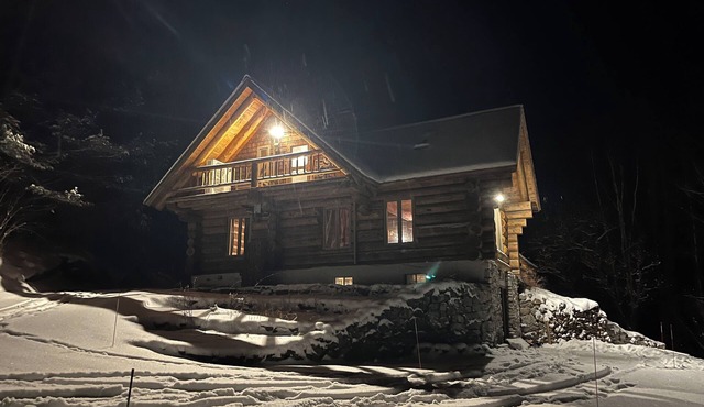 Authentic log cabin in Littleton, NH