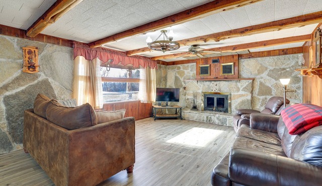 Authentic Log Cabin in Pineville ~ 2 Mi to River!